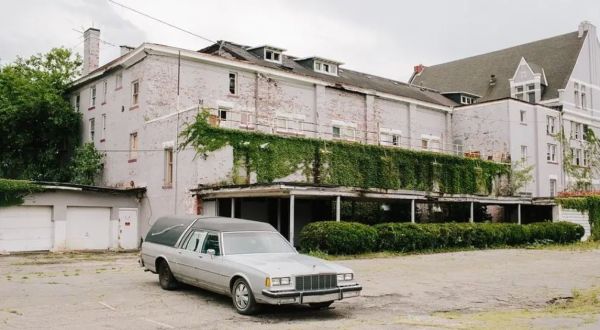 The Old Cleveland Funeral Parlor That Has A Truly Creepy Past