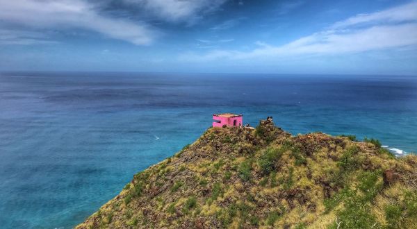 The Magnificent Hike In Hawaii That Will Lead You To A Piece Of WWII History