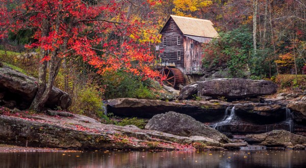 The Awesome Hike That Will Take You To The Most Spectacular Fall Foliage In West Virginia