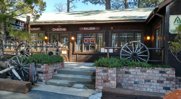 The Remote Cabin Restaurant In Southern California That Serves Up The Most Delicious Food