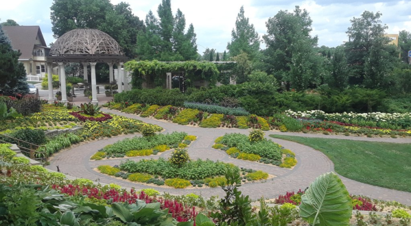 You Could Spend All Day In This Enchanting Nebraska Garden And Never Grow Tired