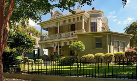 Mississippi's Victorian Bed And Breakfast Is The Definition Of A Hidden Gem