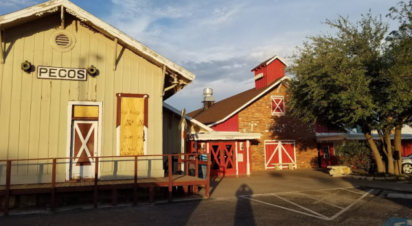 There’s A Delicious Steakhouse Hiding Inside This Old Texas Barn That’s Begging For A Visit