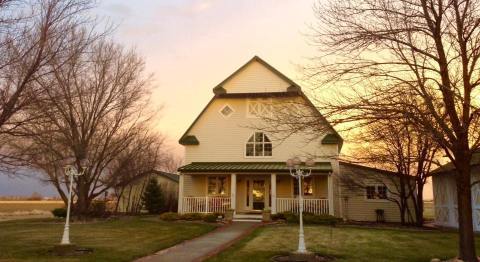 Spend A Weekend At This Nebraska Bed & Breakfast Surrounded By Fall Colors