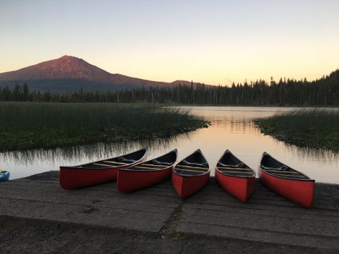 Spend The Day On This Overlooked Oregon Lake To Get Away From It All