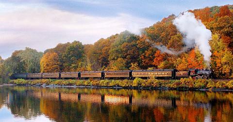 This 12-Mile Train Ride Is The Most Relaxing Way To Enjoy Connecticut Scenery