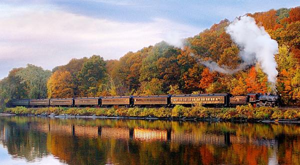 This 12-Mile Train Ride Is The Most Relaxing Way To Enjoy Connecticut Scenery