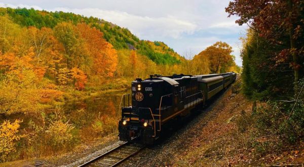 The Spectacular Fall Foliage Train Ride In Connecticut You Don’t Want To Miss