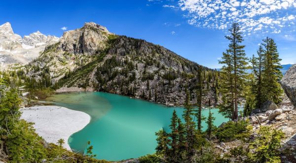 Visit This Magical Wyoming Lake With Emerald Waters For One Last Taste Of Summer