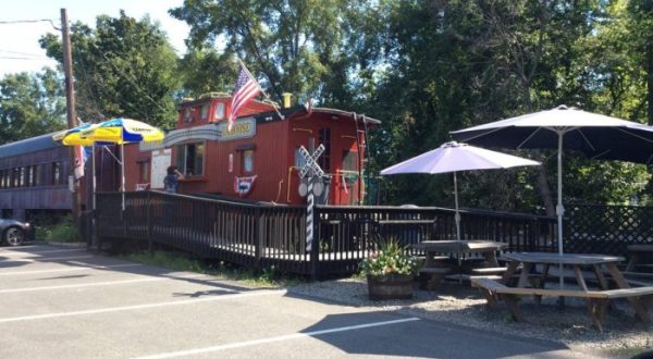 You’ll Have Loads Of Fun Visiting This Hot Dog Caboose In New Jersey