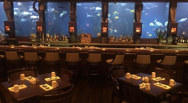 The Massive Aquarium At This Ocean-Themed Restaurant In Missouri Is A Sight To See