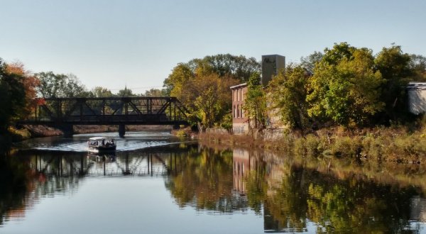 This Fall Foliage Cruise In Rhode Island Is The Perfect Way To Embrace The Season