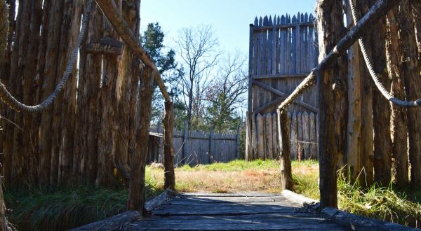Most People Have No Idea There Are Remnants Of A Medieval Fortress Hiding In This Arkansas Forest