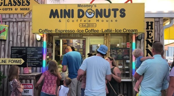 There’s Always A Line Out The Door At This Teeny Tiny Mini Donut Shop In Florida