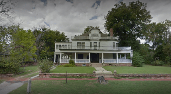 This Old Funeral Home In Oklahoma Is Now A Haunted B&B And One Visit Will Give You Nightmares