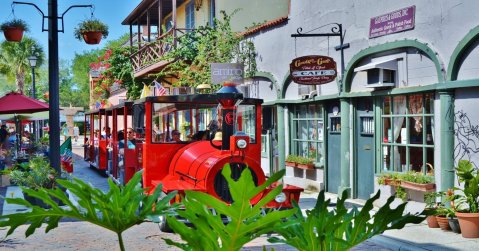 Take This Charming Train Tour Through One Of The Prettiest Cities In The U.S.
