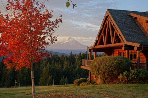 Spend A Weekend At This Oregon Bed & Breakfast Surrounded By Fall Colors
