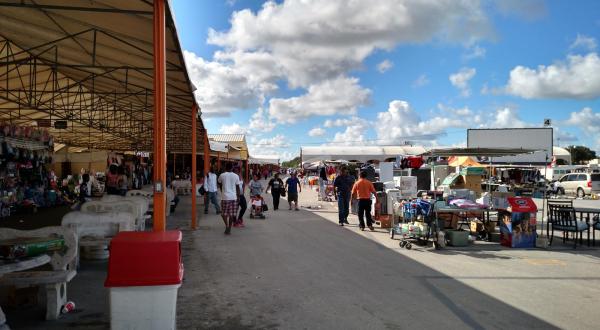 You Could Spend Hours At This Giant Outdoor Marketplace In Florida