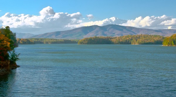 Spend A Fall Day On This Overlooked North Carolina Lake To Get Away From It All