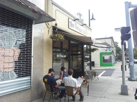 The Vintage-Themed Cafe In Rhode Island With The Most Incredible Breakfast