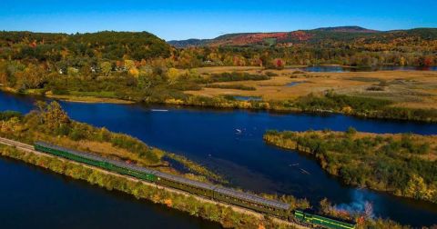 The Spectacular Fall Foliage Train Rides In Vermont You Don't Want To Miss