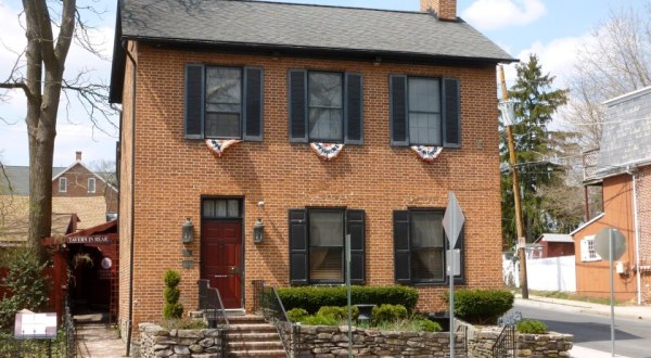 This Ghost Hunt In This Historic Pennsylvania Bed & Breakfast Isn’t For The Faint Of Heart