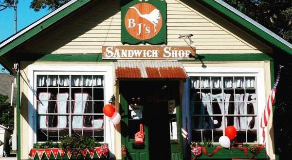 This Backroad Louisiana Sandwich Shop Is Making Fabulous Po’Boys