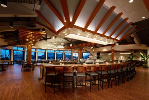The Harborside Restaurant In Hawaii That's Dripping With Charm