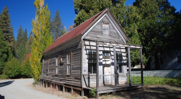 The Northern California Ghost Town That’s Perfect For An Autumn Day Trip