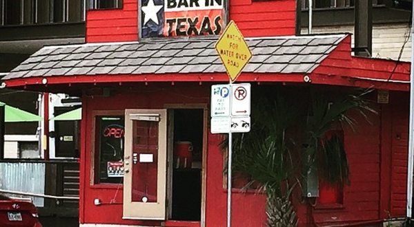 The Tiniest Bar In Texas Is Right Here In Austin And It’s So Worth The Visit