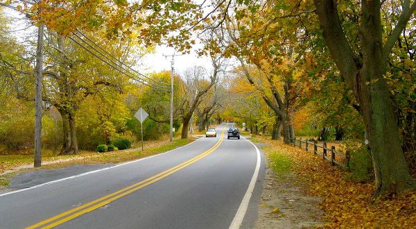 Take A Drive Down One Of Massachusetts’ Oldest Roads For A Picture Perfect Day