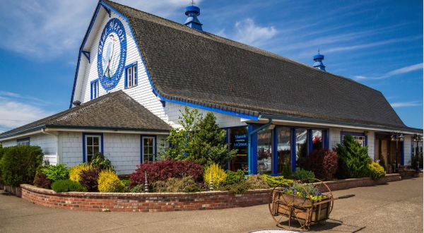 This Charming Cheese Shop And Petting Zoo Is An Oregon Dream