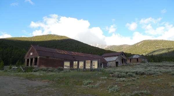 The Idaho Ghost Town That’s Perfect For An Autumn Day Trip