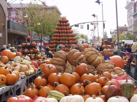 The Quirky Ohio Town That Transforms Into A Pumpkin Wonderland Every Fall