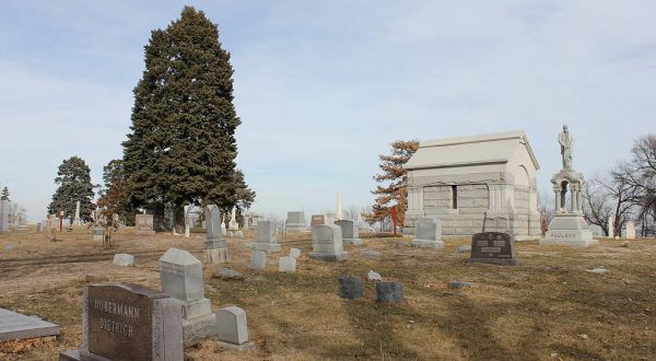 You Might Just Spot A Ghost At The Most Haunted Cemetery In Nebraska