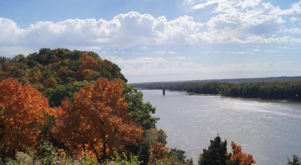 Visit This Tiny Town In Missouri To See The Most Incredible Fall Colors