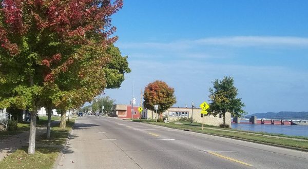 Visit This Tiny Town In Iowa To See The Most Incredible Fall Colors