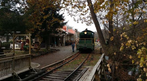 Take This Scenic Train Ride To See Arkansas’ Bright And Bold Fall Colors