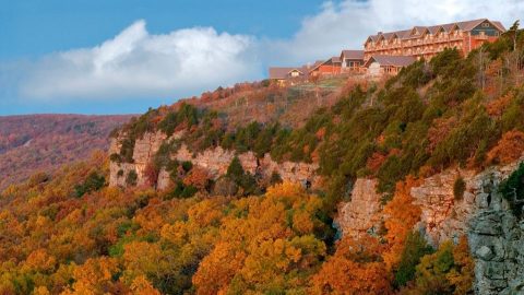 The Awesome Hike That Will Take You To The Most Spectacular Fall Foliage In Arkansas
