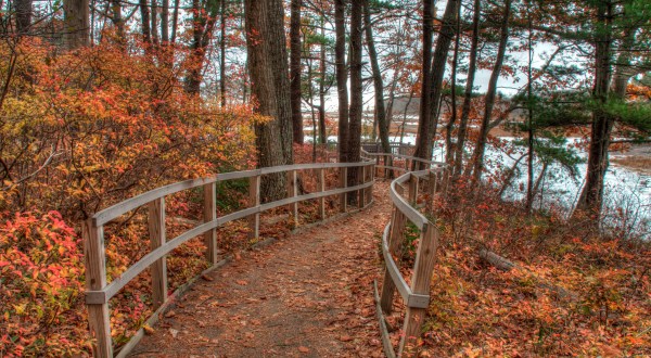 This Easy Fall Hike In Maine Is Under 2 Miles And You’ll Love Every Step You Take