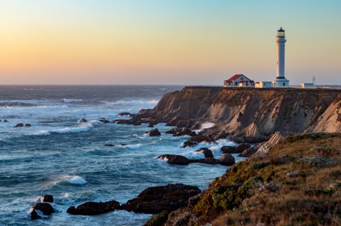 Spend The Night At This Lighthouse In Northern California For The Dreamiest Getaway