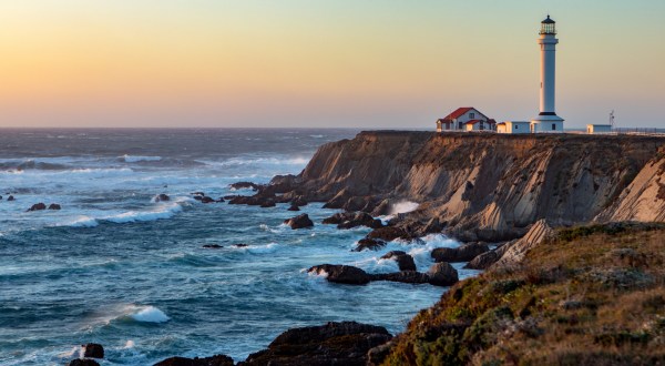 Spend The Night At This Lighthouse In Northern California For The Dreamiest Getaway