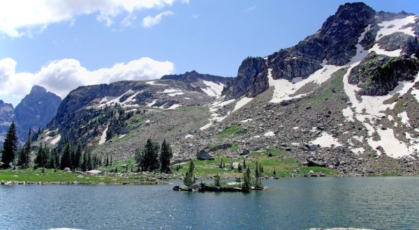 Most People Will Never See This Wondrous Lake Hiding In Wyoming