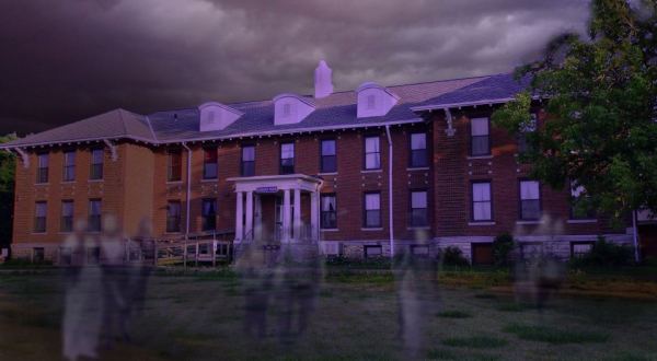 This Ghost Hunt In A Former Iowa Psychiatric Hospital Isn’t For The Faint Of Heart