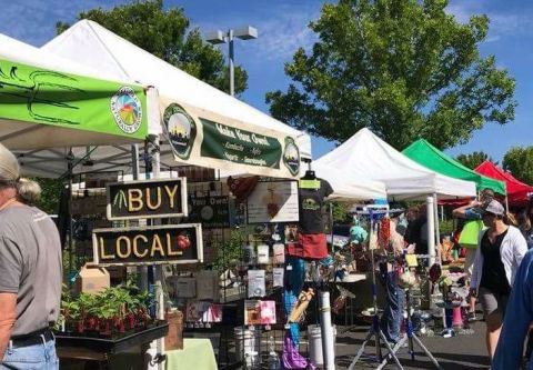 This Gigantic Year-Round Street Market In Oregon Is A Must Visit