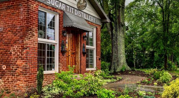 This Moonshine Tasting Room In South Carolina Is One Hidden Speakeasy You’ll Want To Tour