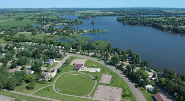 This Charming Little Farm Town In Minnesota Is The Perfect Place To Get Away From It All