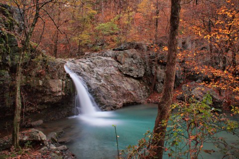 This Easy Fall Hike In Arkansas Is Under 2 Miles And You'll Love Every Step You Take
