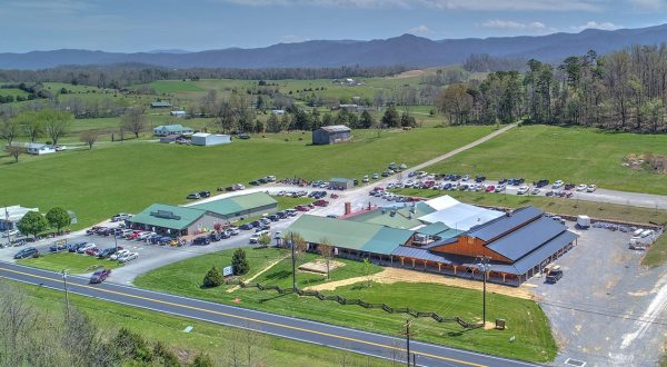 This Amish Family-Style Restaurant In Tennessee Will Make You Feel Right At Home