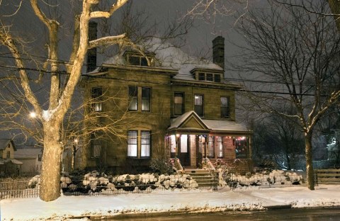 This Mansion In Cleveland Is Actually A B&B And You'll Want To Spend The Night